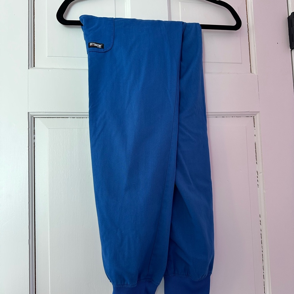Yale YNHH royal blue nursing scrub tops & bottoms - Picture 3 of 11